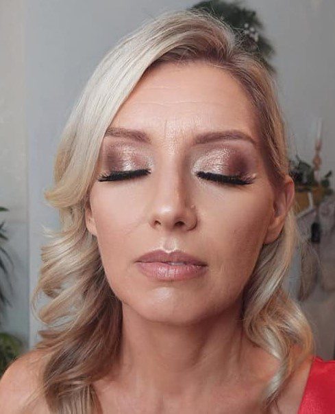 Makeup Model 10-1